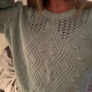 Stickad tröja - Blå/grön Stickad tröja från NAKD i storlek L🤗