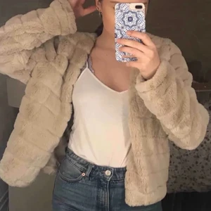 Gina tricot jacka - Oandvänd (lånad bild)