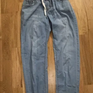 inget - ett jättefint par jeans som är jättesköna och mysiga att ha på sig