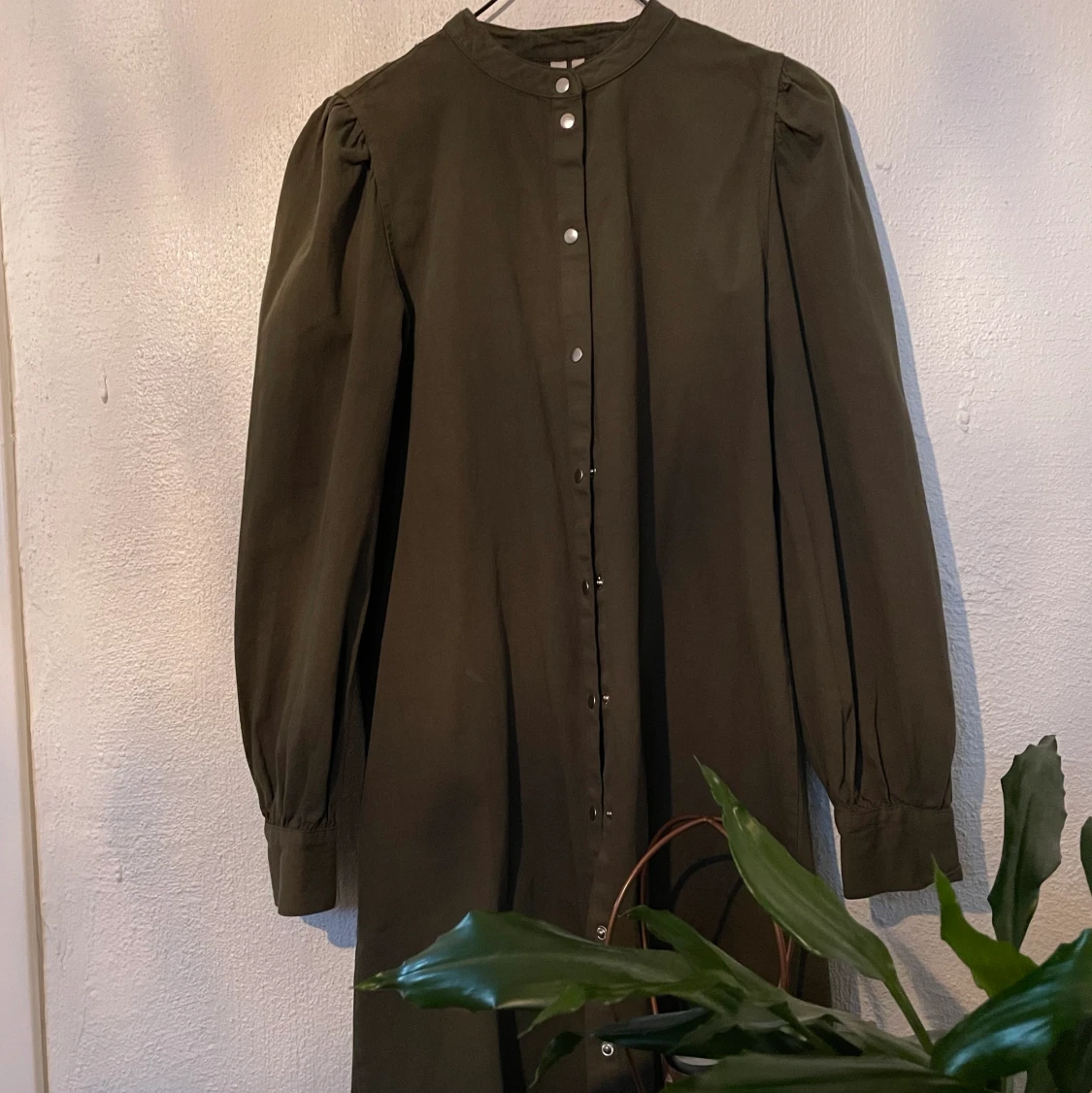 Klänning med puffarmar