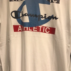 Champion t-shirt  - Helt ny champion t-shirt storlek M