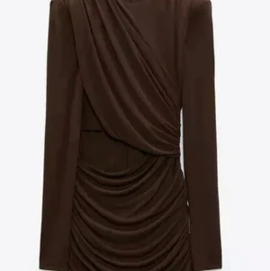 Zara draperad klänning brun mini  - SÖKER! I medium / large 