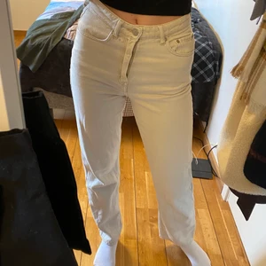 Weekday Jeans - Jeans från weekday i storlek 27/32.