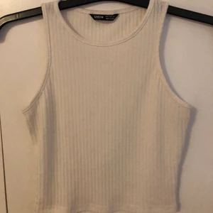 Ribbat linne - Fint ribbat linne från shein i storlek 36. Använd få gånger och är i bra skick. Betalningen sker via swish och du står för frakten💓💓 