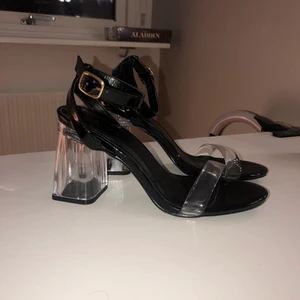 Nya klackar storlek 39 - Helt nya oanvända klackar köpta på boohoo men ej kommit till användning. Köpt för 350kr men säljer för 250kr. Kan hämtas i Malmö eller fraktas för 66kr. Skriv vid intresse eller fler frågor☺️