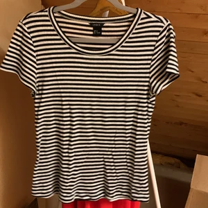 Randig tröja, ribbad, M - Strl M, men passar S/M