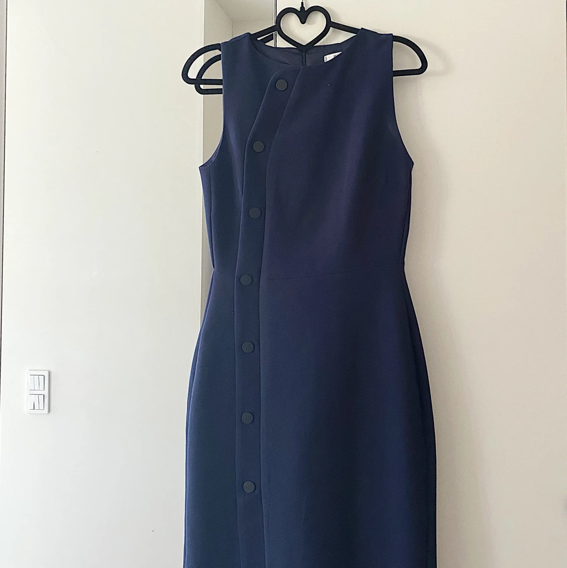 Figursydd klänning från Mango