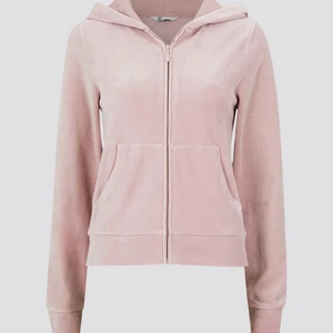 Velour tröja  - Cubus rosa velourtröja med något avsmalnande passform. Jackan har framficka, ribbstickad nederkant och ärmar. Säljer denna tröja då den är för liten. Aldrig använd bara testad. Köparen står för frakten! 