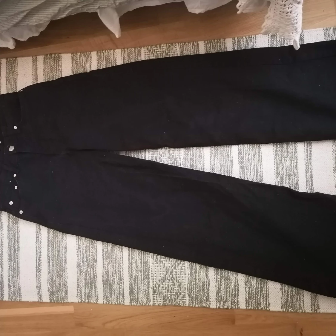 Svarta vida jeans - 90