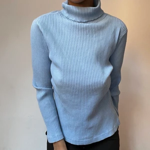 Ljusblå polotröja M - Ljusblå polotröja i bra skick! I storlek M❤️. 