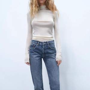 Säljer dessa populära Zara jeans. Säljer eftersom jag redan har ett par. Knappt använda så nästan nyskick. 💕