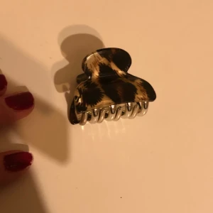 Hårklämma - Hårklämma leopardmönstrad