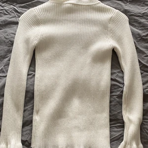 Vit stickad tröja  - Storlek s aldrig använd, jätte mjukt material 