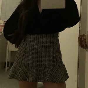 Kjol med volang - Ny kjol med prislapp