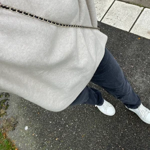 Zara jeans - Säljer mina fina zara jeans, har ett par i blåa också, hör av er om ni är intresserade av dom. Knappt använda, va 3 gånger.