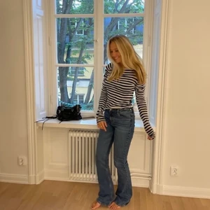 Randig tröja  - Sjuuukt snygg randig tröja från H&M, väldigt trendig 