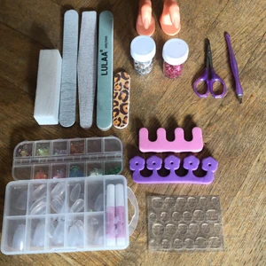 ✨Nagel kitt✨ - Säljer nu ett nagel kitt med 16 nagel saker i!