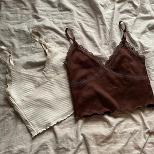 spetslinnen - vita storlek XS bruna storlek S 60krst eller 100kr för båda<3