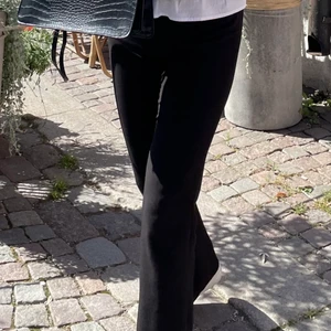 Byxor  - Säljer dom finaste byxorna jag äger pågrund av att dom har blivit förstora. Dom är i väldigt bra skick och passar till allt! 