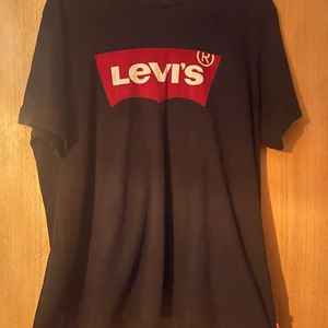Levis tröja  - Säljer en Levis tröja. Knappt använd 