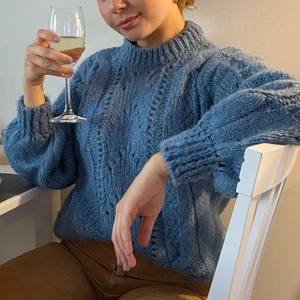 Stickad tröja - Blå stickad tröja i mycket bra skick! 