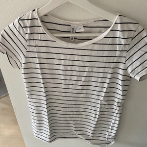 Randig t-shirt  - En super basic randig t-shirt i storlek S