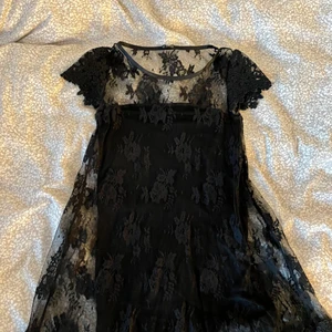 Jätte söt klänning  - Aldrig använd enbart testad. Orginal pris 2 299kr 