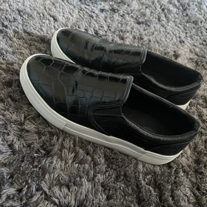 Nakd skor  - Helt nya nakd skor dom är för små för mig 