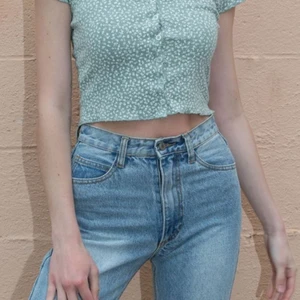 Brandy Melville topp - Söt brandy topp som används ett fåtal gånger. Super skick och passar xs! +66kr i frakt