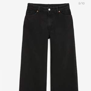 Jeans från Monki i modellen Yoko. Använd fåtal gånger, mycket bra skick. Köparen står för eventuell frakt ✨
