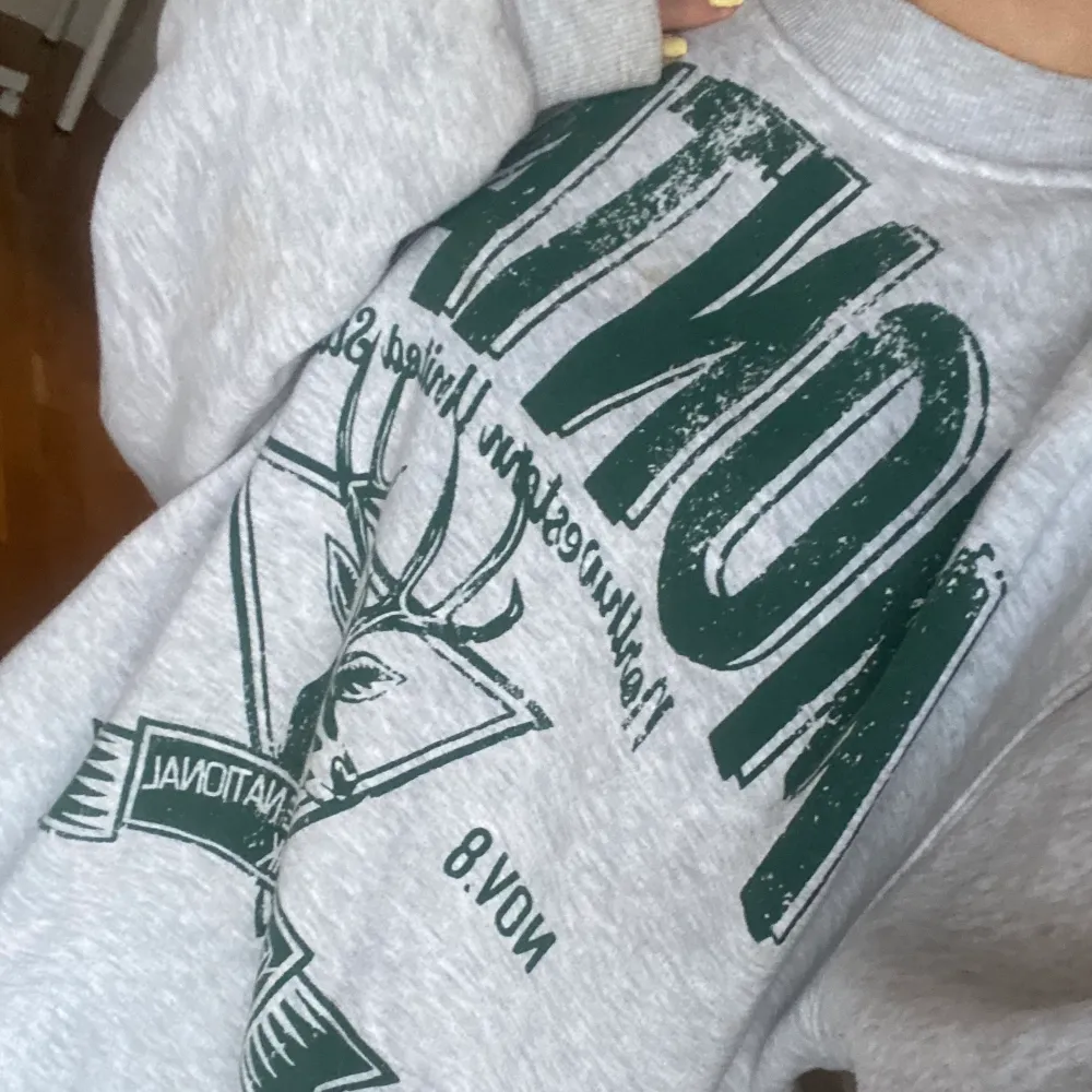 Säljer min gråa sweatshirt från chiquelle💖💖. Tröjor & Koftor.