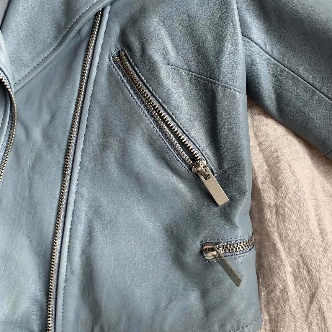 Gråblå skinnjacka från STAND  - 91