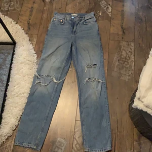 Gina 90s jeans storlek 32 - Använt fåtal gånger pga för små, Buda!!!