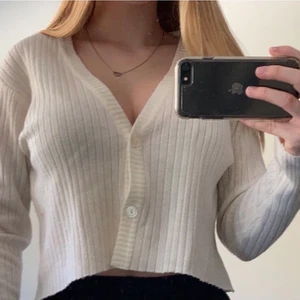 Kofta - En ribbad kofta oklart ifrån vart och vilken strl men skulle säga xs