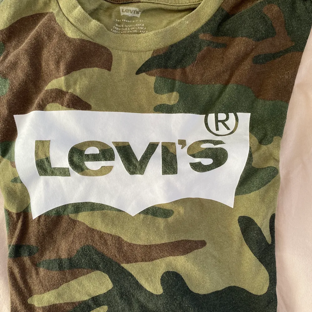 Camouflage tshirt från levis | strl M | frakt tillkommer. T-shirts.