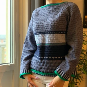 Handstickad kofta  - Plagget är gjort med kärlek, Modellen är xs