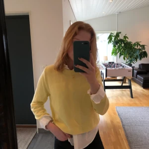 💛Fin gul stickad tröja💛 - Storlek S, köparen står för frakt😉