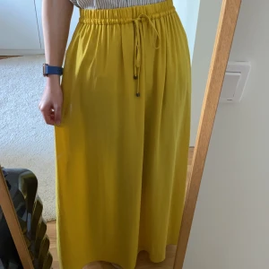 Zara skirt size S - Superbra skick, använts enstaka gånger