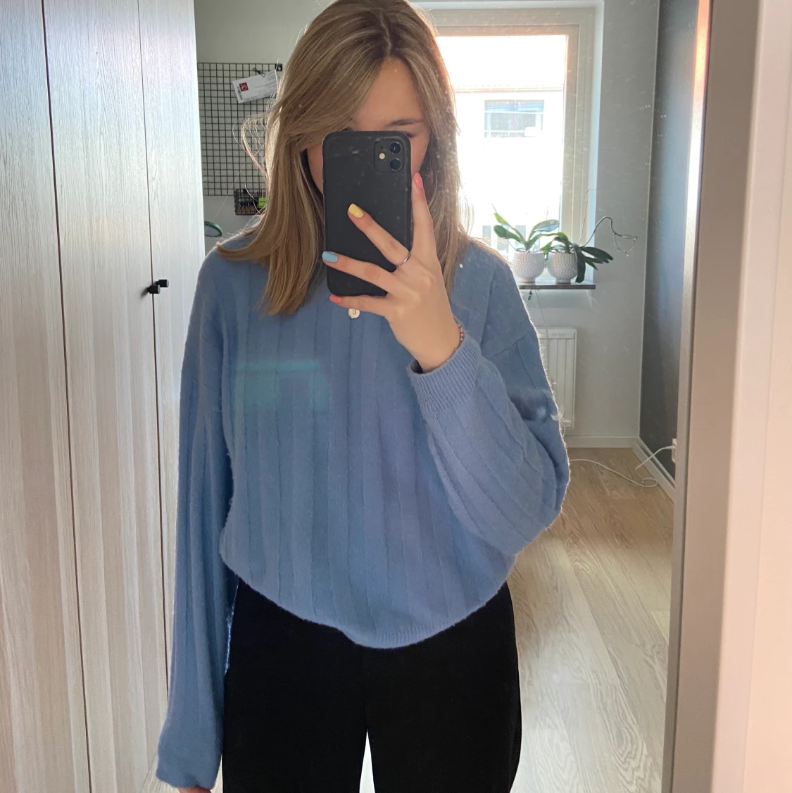 Blå stickad tröja - 91