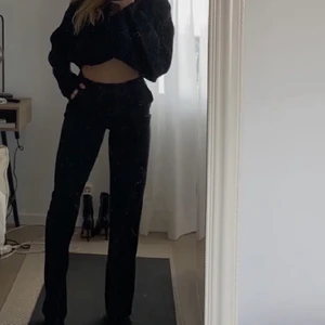 Kostymbyxor - Superfina kostymbyxor från asos i storlek 36! Köpte i helt nyskick här på Plick, men tyvärr var de liite korta på mig som är 178 cm. Därav hoppas jag de kommer mer till användning hos någon annan ❤️