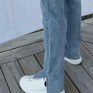 Jeans med slits💖 - Säljer dessa super snygga jeans från miss empire, st 36💖💖lånad bild!!!!!förutom sissta!!!