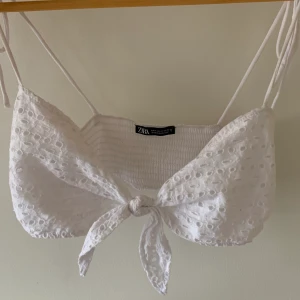 Topp från zara  - Storlek m. Köparen står för frakt. Går att diskutera om lägre pris