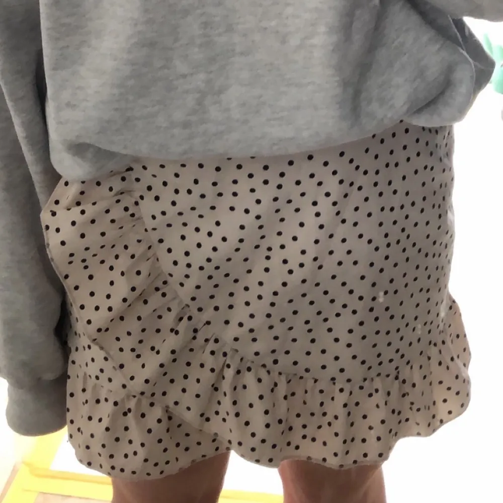 Super söt kjol från prettylittlething som inte kommer till användning, super söt till sommaren och i bra skick. Skriv för fler bilder❣️🤎. Kjolar.
