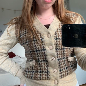 Rutig kofta - Rutig kofta köpt second hand 🥰 står L men passar mer en XS/S