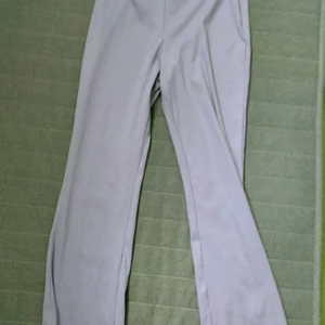 Hm lila byxor - Lila par byxor från hm i storlek xs. Kontakta för fler bilder!