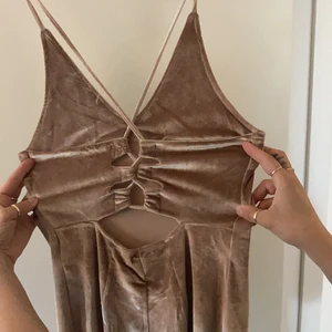 Klänning  - Klänning ifrån DM använd endast 1 gång så i ny skick. 