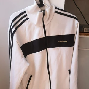 Adidas track top L - I använt skick 