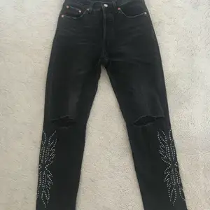 Svarta jeans Levi´s premium modell 501 med nitar och 
