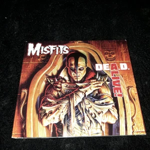 Misfits live cd - Dead alive cd👻 inga repor på skivan, älskar misfits men komm aldrig till att lyssna på denhär