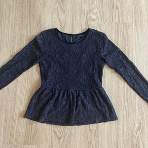 Tröja från vila  - Superfin tröja från vila, endast använd 1 gång. Stl S  Har sytt ett litet ”stygn” på ärmen- se bild